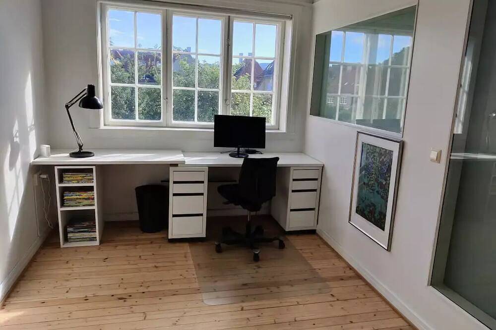 Charming townhouse with large private garden, in central Oslo in Nordre Aker, Oslo