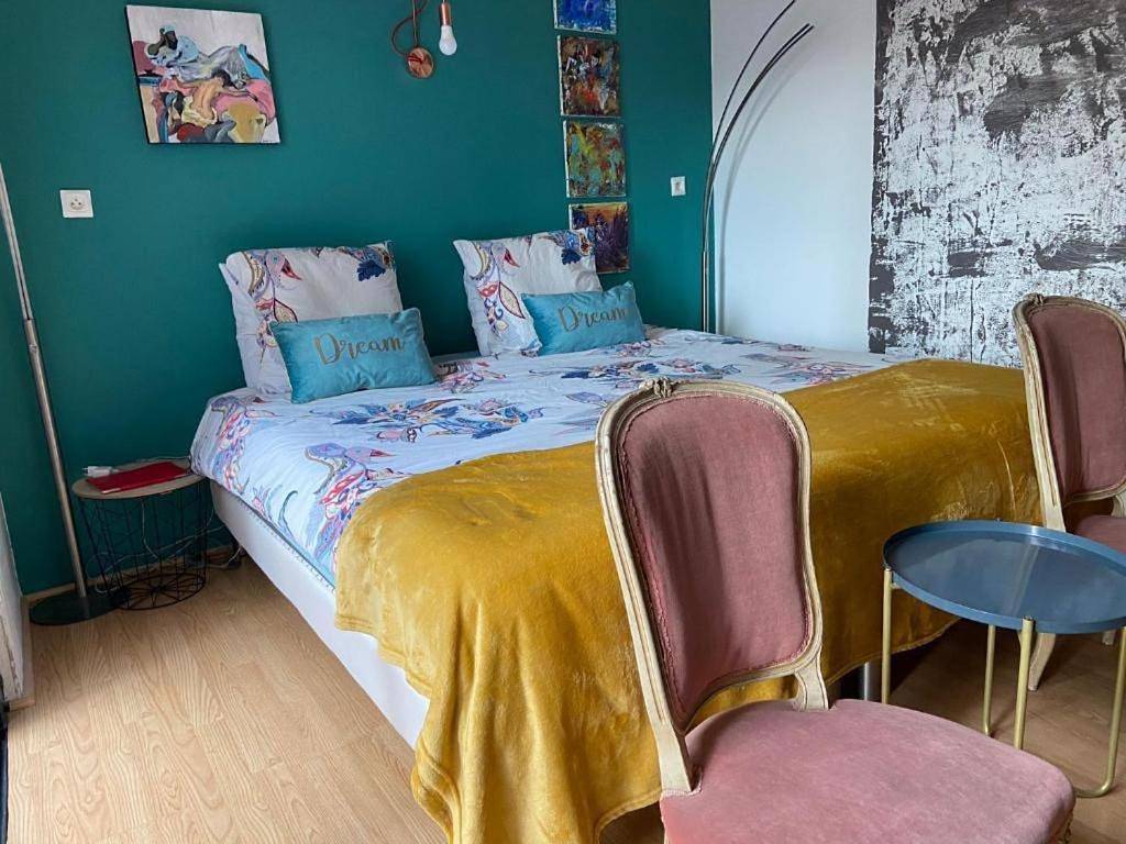 Appartement de vacances entier, Suite Zen Grand Lit in Pierrelatte, Région de nyons