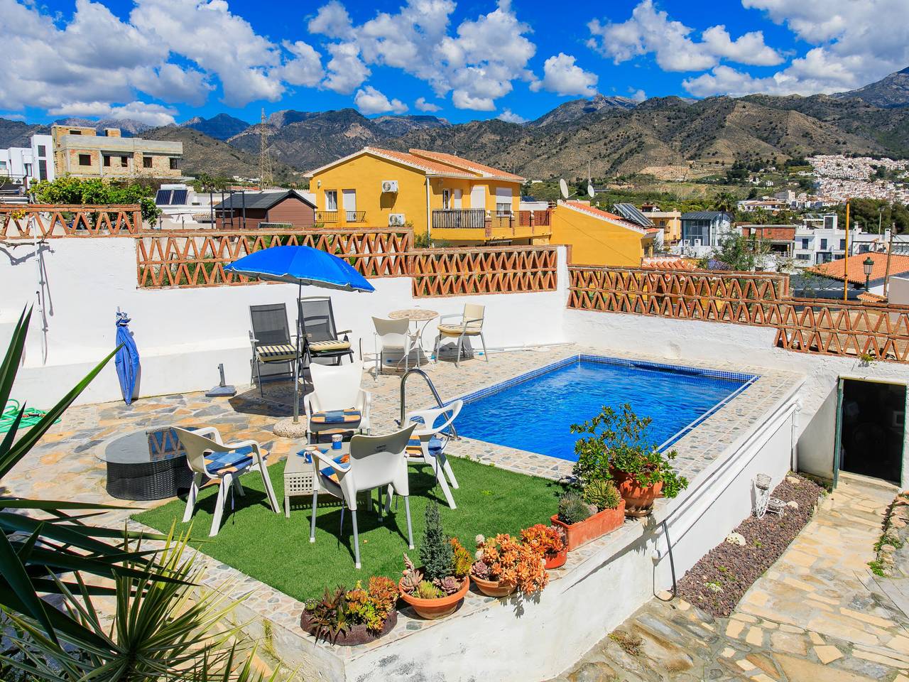 Celia Luise in Nerja, Cordillera Penibética