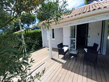 Chalet pour 4 personnes, avec piscine, adapté aux familles à Gassin