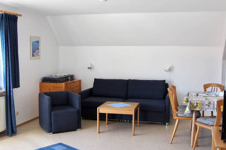 Ganze Wohnung, Gästehaus Reutemann Wg2 - Gemütliche Ferienwohnung in ruhiger zentraler Lage in Strandbad Nonnenhorn, Nonnenhorn