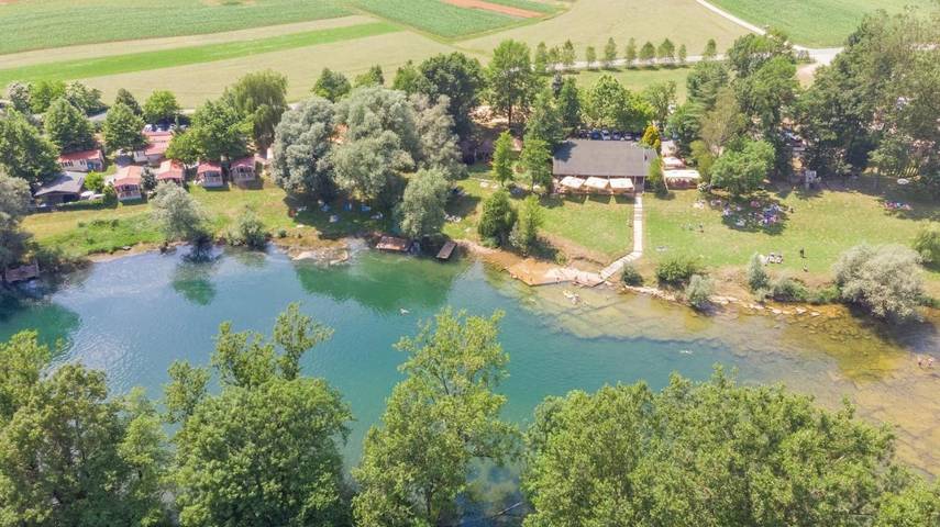 Ferienhaus für 6 Personen, mit Terrasse und Whirlpool sowie Garten und Sauna