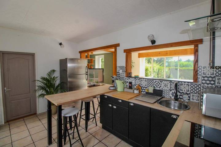 Location de vacances pour 6 personnes, avec terrasse et jardin, animaux acceptés à Saint-Vallier (Saône-et-Loire) - 3