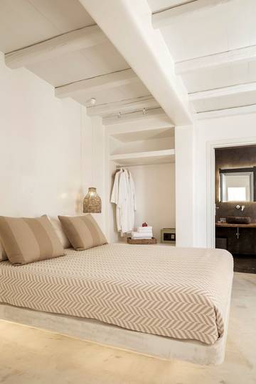 Villa for 2 Guests in Agios Prokopios, Cyclades, Picture 3