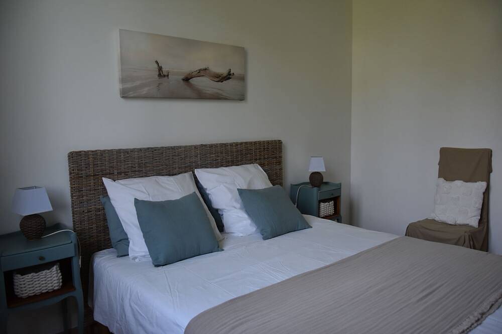 Villa 1931, air-conditioned, in a quiet location between the pool and the ocean in Le Porge, Médoc Regional Natural Park