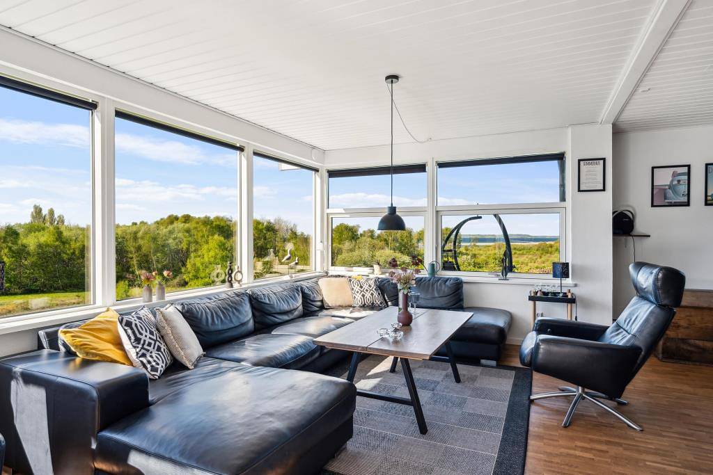 Ferienhaus mit herrlichem Ausblick auf die Landschaft bei Øer und der Øer Maritime Ferienstadt in Øerne, Ebeltoft