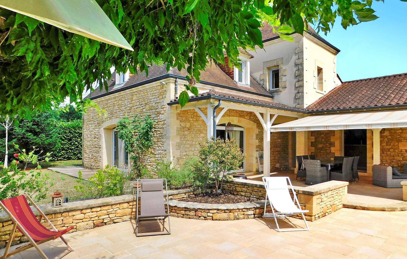 Appartement confortable de 245m² avec piscine et parking, 2km de Veyrignac in Carsac-Aillac, Périgord Noir