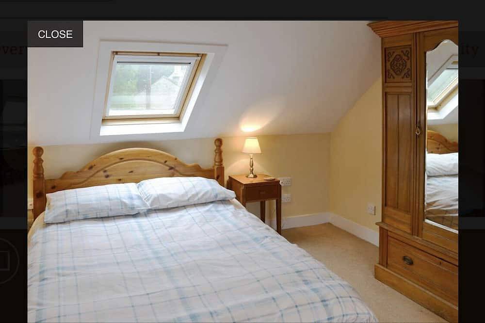 Entire apartment, 1 Bedroom, 1 Bathroom Apartment with Parking. in Peak Forest, Derbyshire