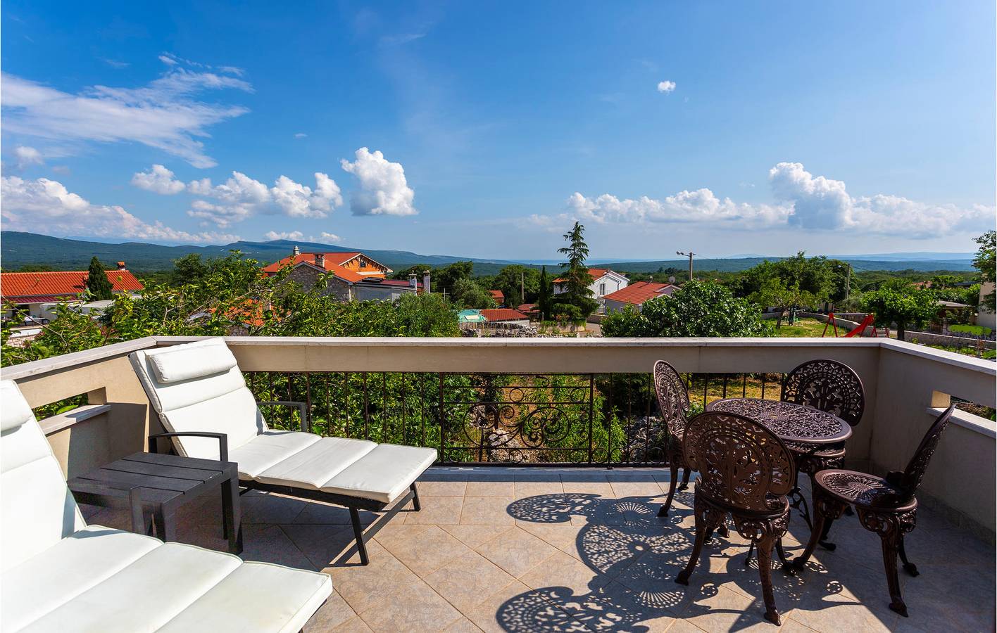 Reizende 2-Zimmer-Wohnung mit Pool und Terrasse, 2,5 km vom Stadtzentrum von Kras entfernt in Garica, Krk