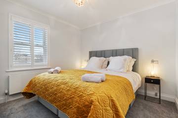 Log Cabin for 6 People in Tenby, Pembrokeshire, Photo 3