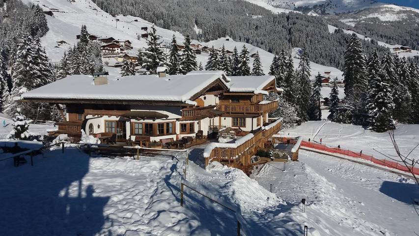 Ferienwohnung für 6 Personen, mit Terrasse und Garten sowie Pool in Hintertux