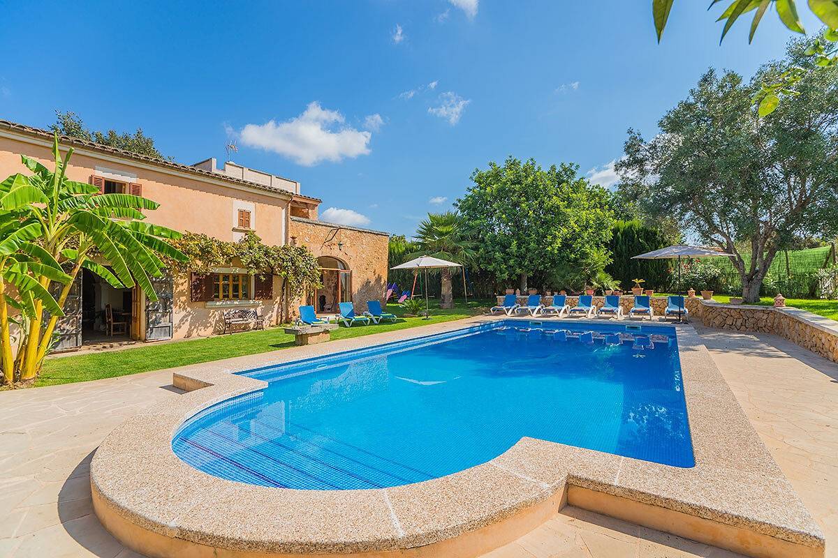 Casa de vacaciones Es Porrassar con vistas a la montaña, piscina, Wi-Fi, aire acondicionado, terraza in Cas Concos, Felanitx