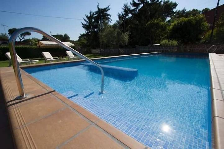 Casa rural para 25 personas, con jardín - 1