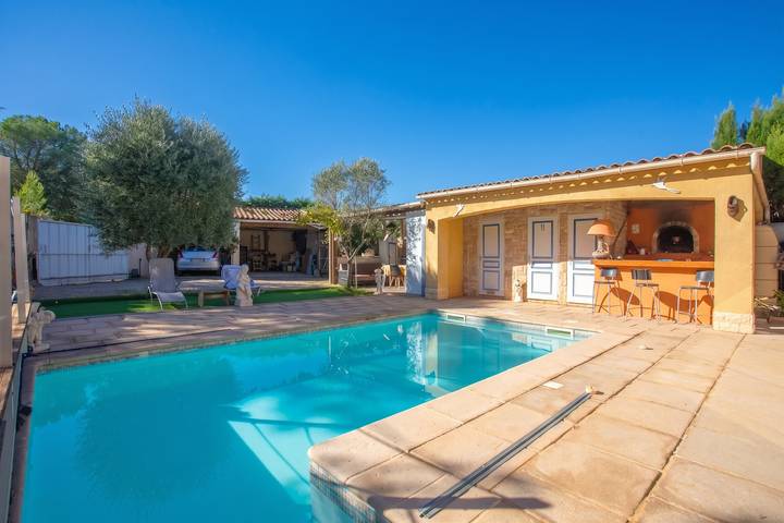 Appartement de vacances pour 4 personnes, avec piscine et jardin