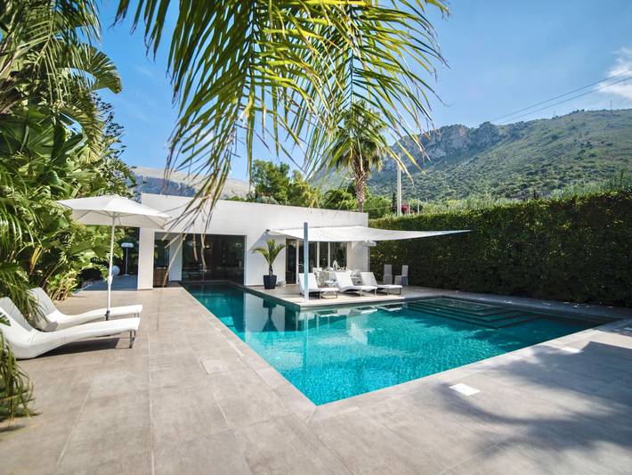 Holiday home for 4 people, with garden and pool as well as terrace - 1