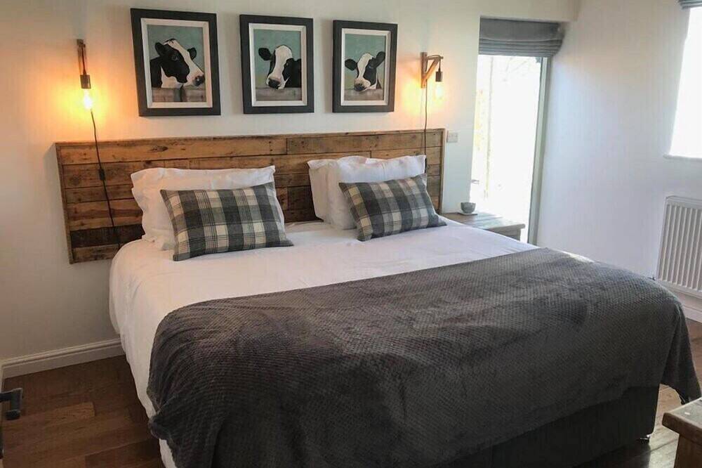 Hot Tub*,Fire, Super-king , Zip n Link beds.Views in Lancashire