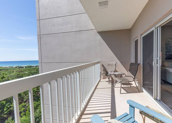 Vacation rental for 6 people, with yard and hot tub as well as pool and balcony in Miramar Beach