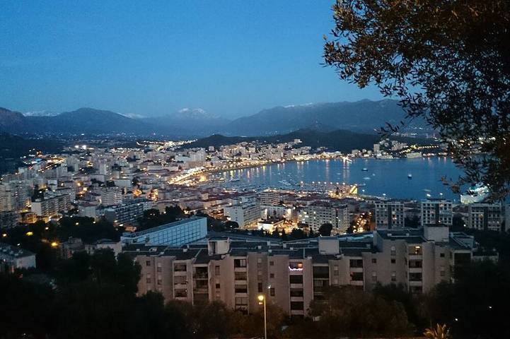 Maison de vacances pour 4 personnes, avec terrasse et jardin à Ajaccio