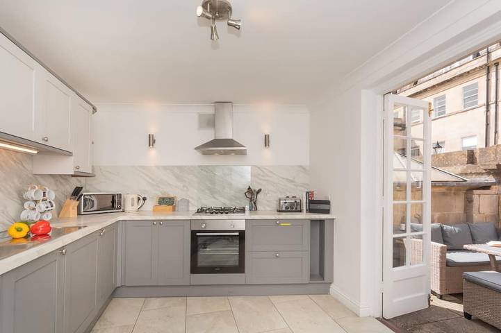 Ferienwohnung für 6 Personen, mit Balkon in Bath