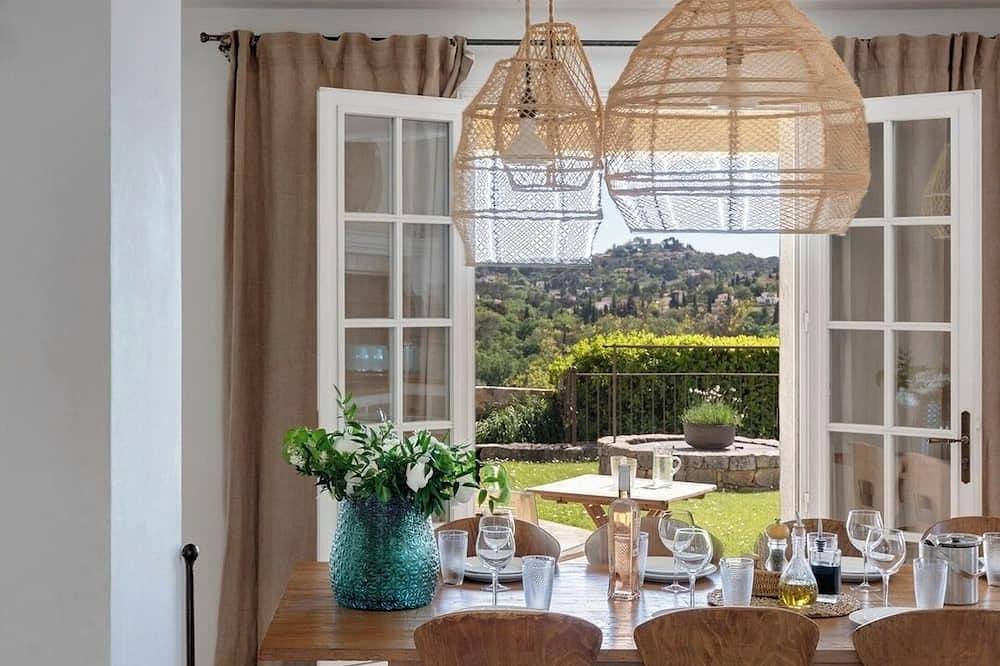 Villa-Deluxe-Ensuite-Bergblick in Valbonne, Mittelmeerküste (Frankreich)