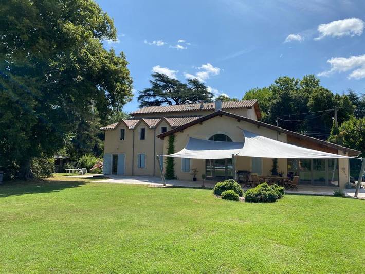 Chambre d’hôte pour 2 personnes, avec Jardin ainsi que Piscine et Vue à Le Temple-sur-Lot