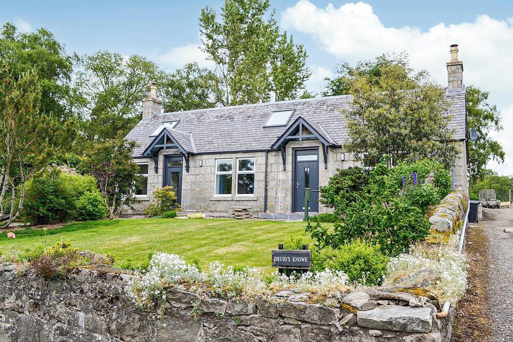 3 Schlafzimmer Unterkunft in Glenesk in Angus