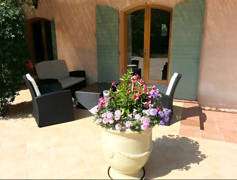 Les Lauriers Roses - Chambres d'hôtes, calme, piscine - L'Olivette in Cotignac, Région de Brignoles