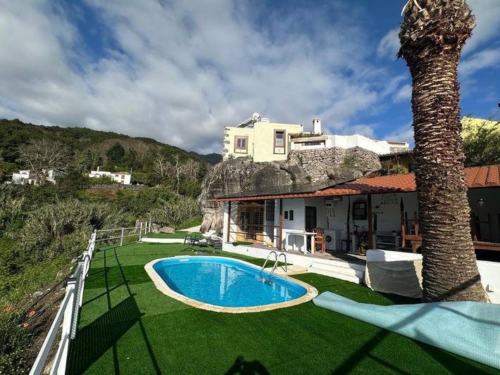 Ferienhaus für 4 Personen, mit Balkon und Terrasse sowie Pool und Sauna