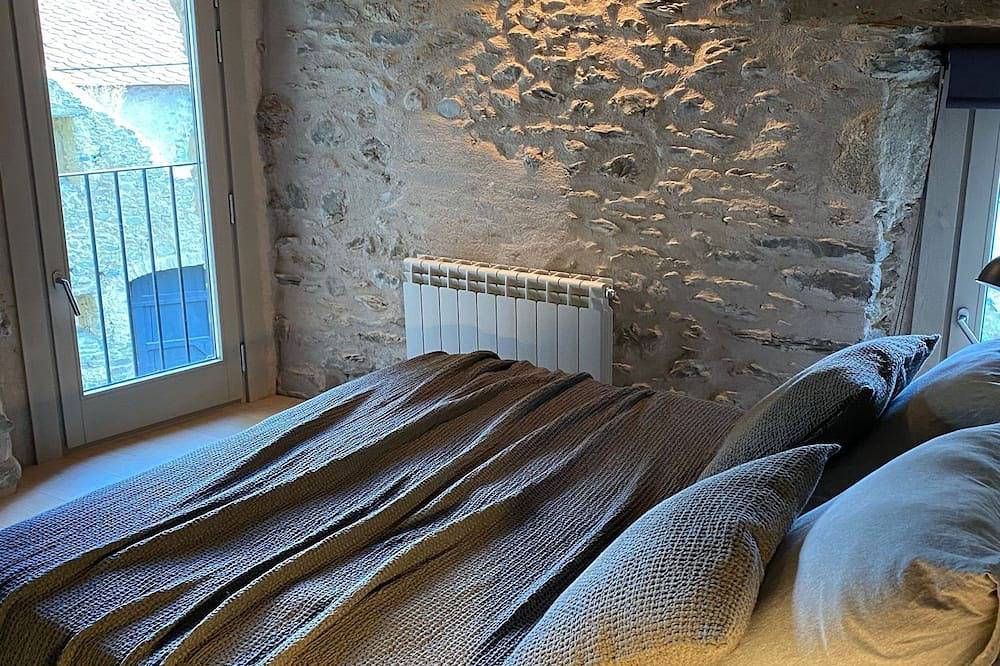 Villa Age with Fireplace in Puigcerdà, Cerdanya
