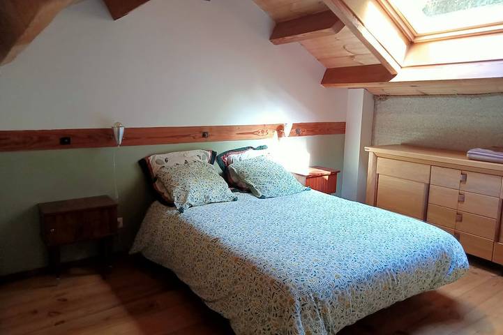 Gîte pour 4 personnes, avec terrasse à Escaro - 2