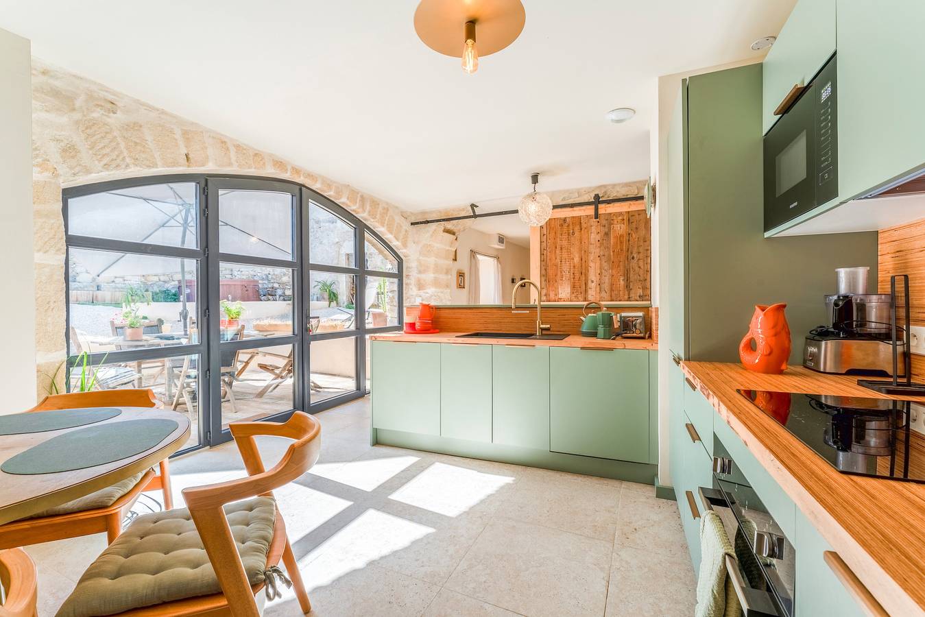 La grangerie, grange en pierres et spa au calme in Moulézan, Région de Nîmes