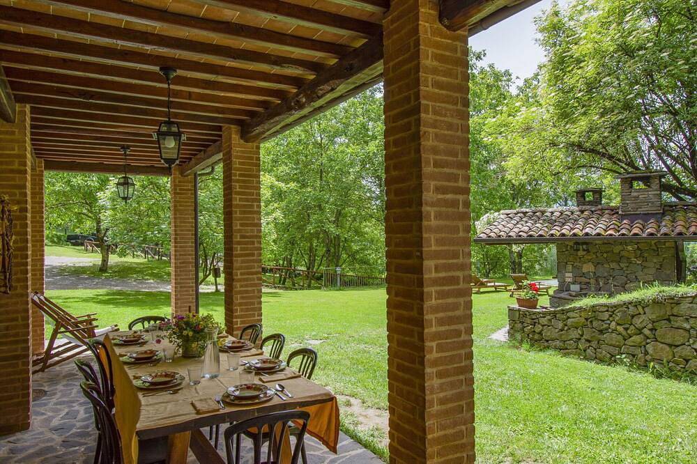 Alleinstehendes Ferienhaus mit  W-Lan, privatem Pool, Tv, Terrasse, Haustiere erlaubt, Parkplatz in San Romano in Garfagnana, Garfagnana