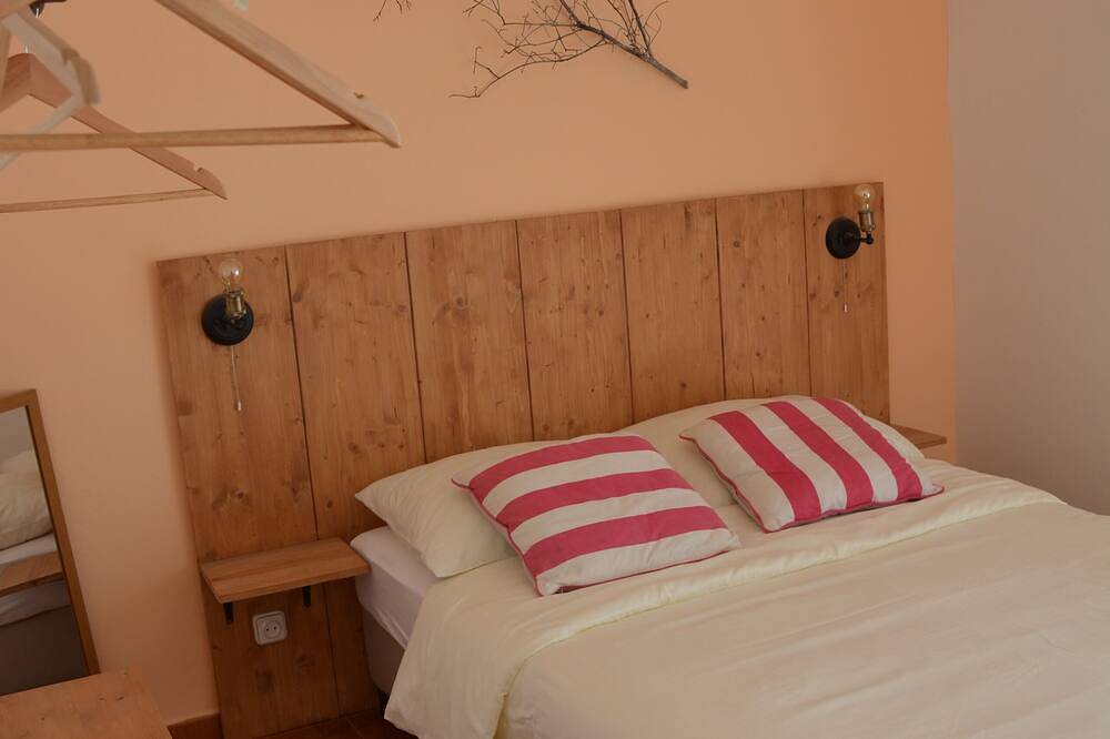 Casa da Rosa -bed & Breakfast in de Natuur/bergen met Zoutwaterzwembad, Spa, bar in Pedrógão Grande, Leiria District