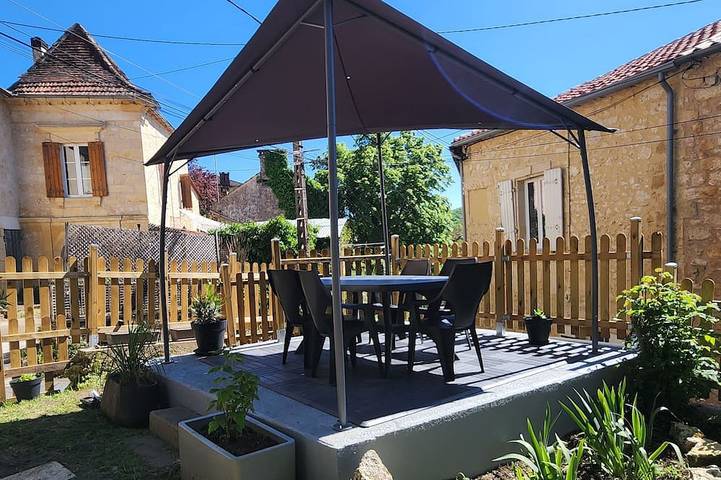 Location de vacances pour 7 personnes, avec jardin à Couze-et-Saint-Front