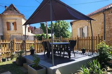 Location de vacances pour 7 personnes, avec jardin à Couze-et-Saint-Front