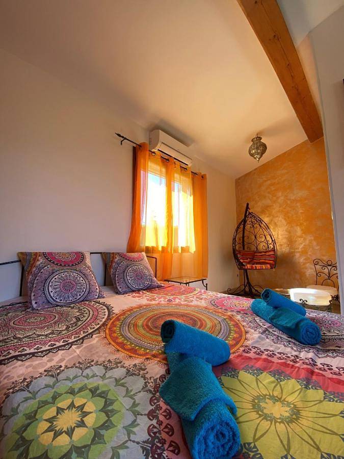 Chambre d’hôte pour 3 personnes, avec vue ainsi que jardin et piscine à Draguignan - 3