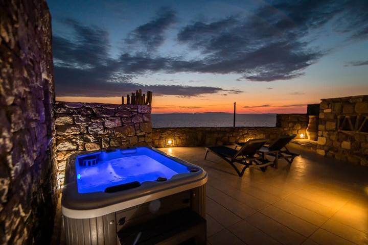 Vacation rental for 2 people, with Hot tub and Yard in Mykonos