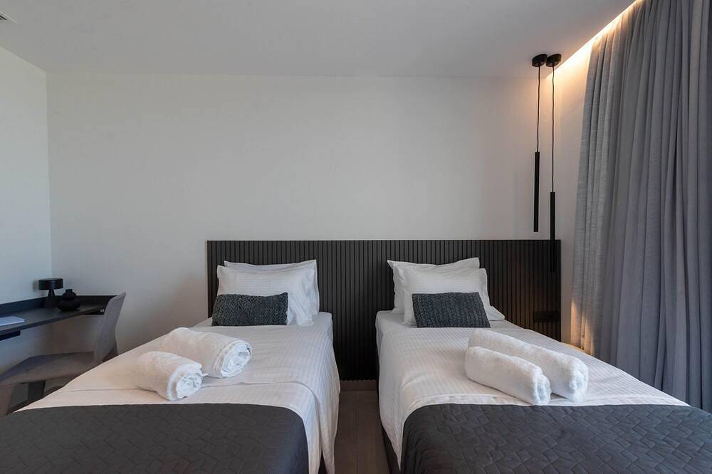 Aethra Grand- Luxury 5-Bed Villa, 850m from Beach in Iraklio-Heraklion und Umgebung