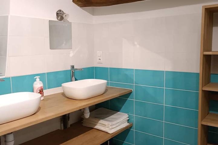 Gîte pour 10 personnes, avec piscine ainsi que jardin et terrasse à Peypin-d'Aigues - 4