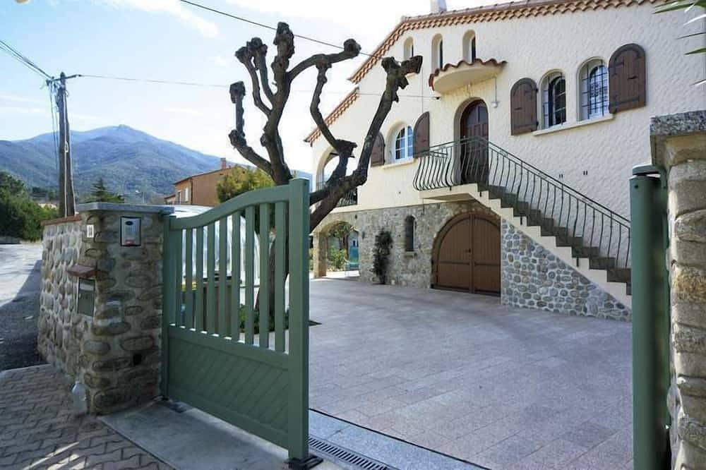 Appartement entier, Villa avec magnifique vue sur les Albères et sur le Mont Canigou in Sorède, Côte méditerranéenne (France)