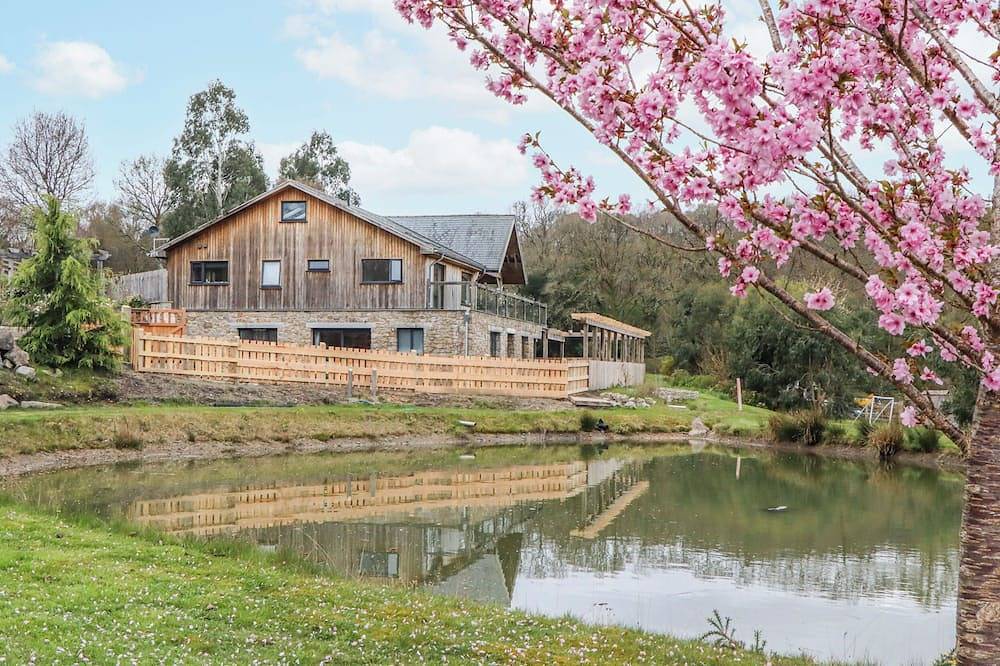 Lower Moorwood, family friendly, with hot tub in Bovey Tracey in Bovey Tracey, Dartmoor