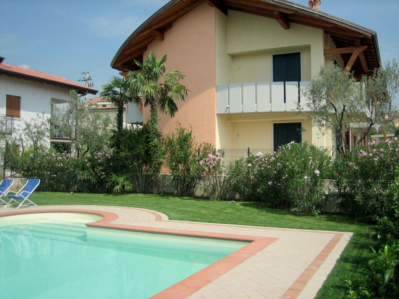 Charmanter Rückzugsort am Seeufer in Lazise, Gardasee-Berge