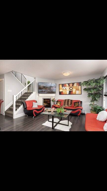 Cheerful and beautiful 3 bedroom house close to lake in Edmonton, Alberta