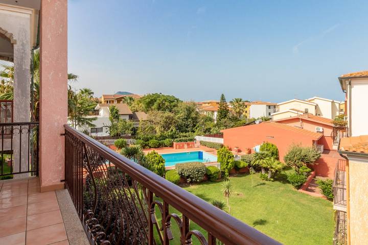 Appartement entier, Appartement Azalea avec balcon et Wi-Fi in Codaruina/Valledoria, Valledoria