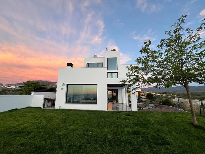 Casa rural para 10 personas, con jacuzzi además de piscina y jardín en La Zubia - 2