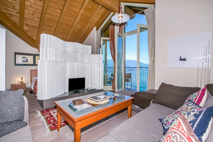 Gîte pour 2 personnes, avec piscine ainsi que vue sur le lac et balcon dans Perledo - 4