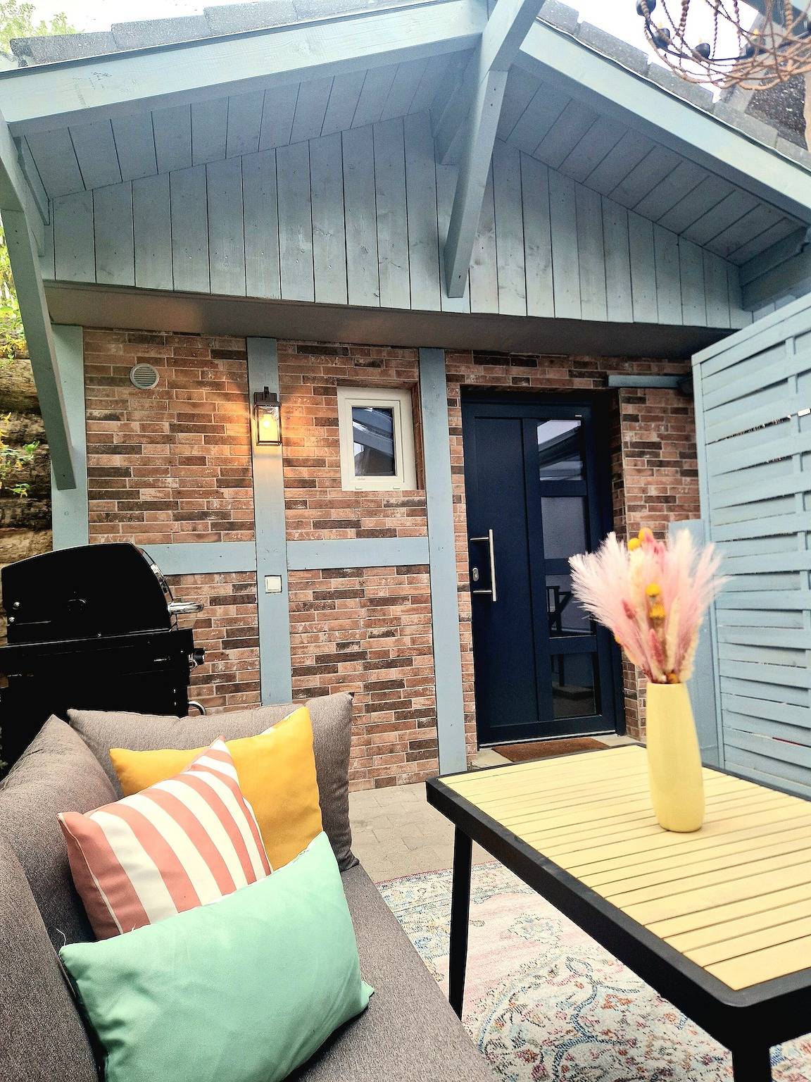 Ganze Ferienwohnung, Tiny Home 'Haus am Kaiserstuhl' mit privater Terrasse, Wlan und Klimaanlage in Ihringen, Südschwarzwald