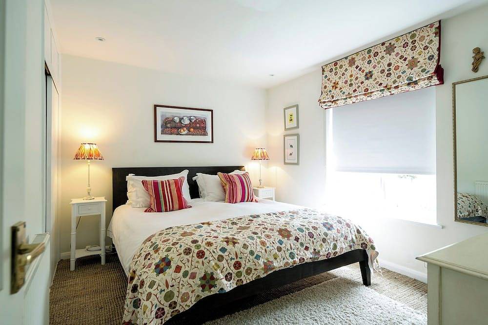 2 bedroom accommodation in Guildford in Shere, Guildford
