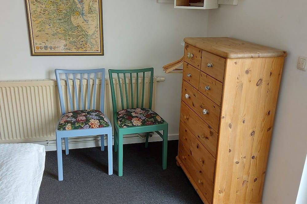 Ganze Wohnung, Erdgeschoss Ferienwohnung , urgemütlich mit Terasse, Garten, Feuerplatz, Grill in Varel, Südliche Nordseeküste