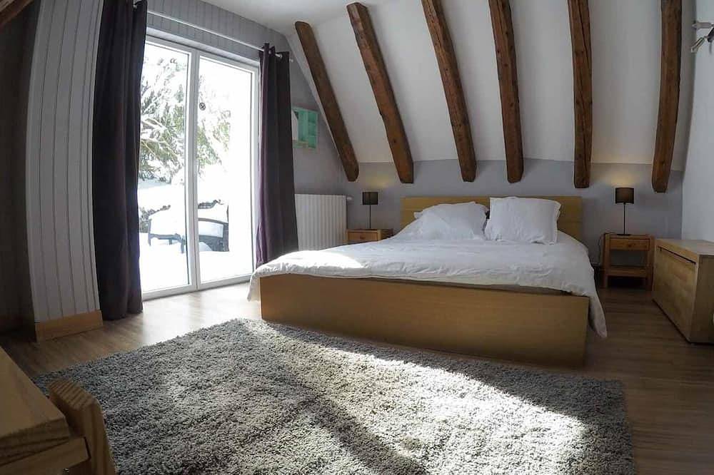 Spacious Family Oasis | Skiing, Cycling & Hiking | Superb Valley Views | in Campan, Pyrenees National Park